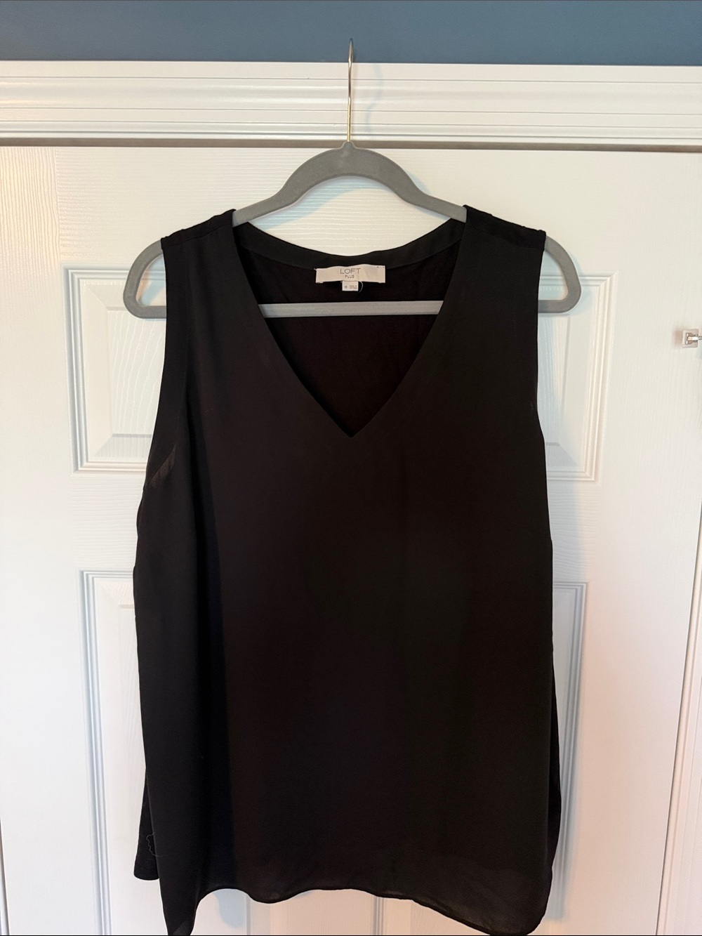 LOFT Black V-Neck Sleeveless Top